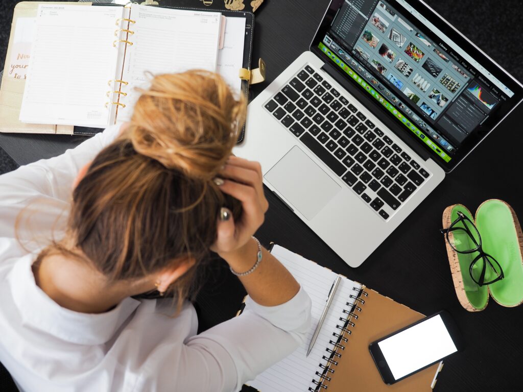 Investera i en ergonomisk stol för bättre hållning när du studerar